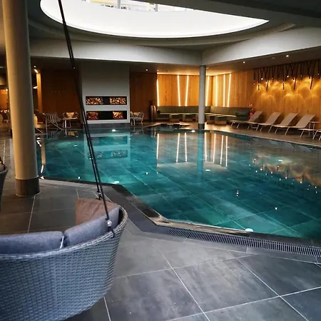 Auerhahn Hotel 4*